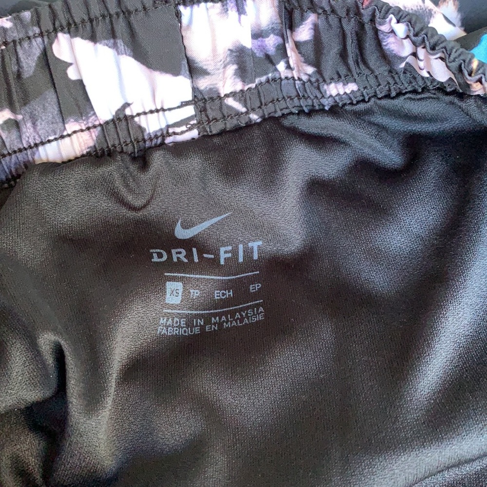 NIKE WOMENS RUNNING SHORTS - Picture 15 of 15